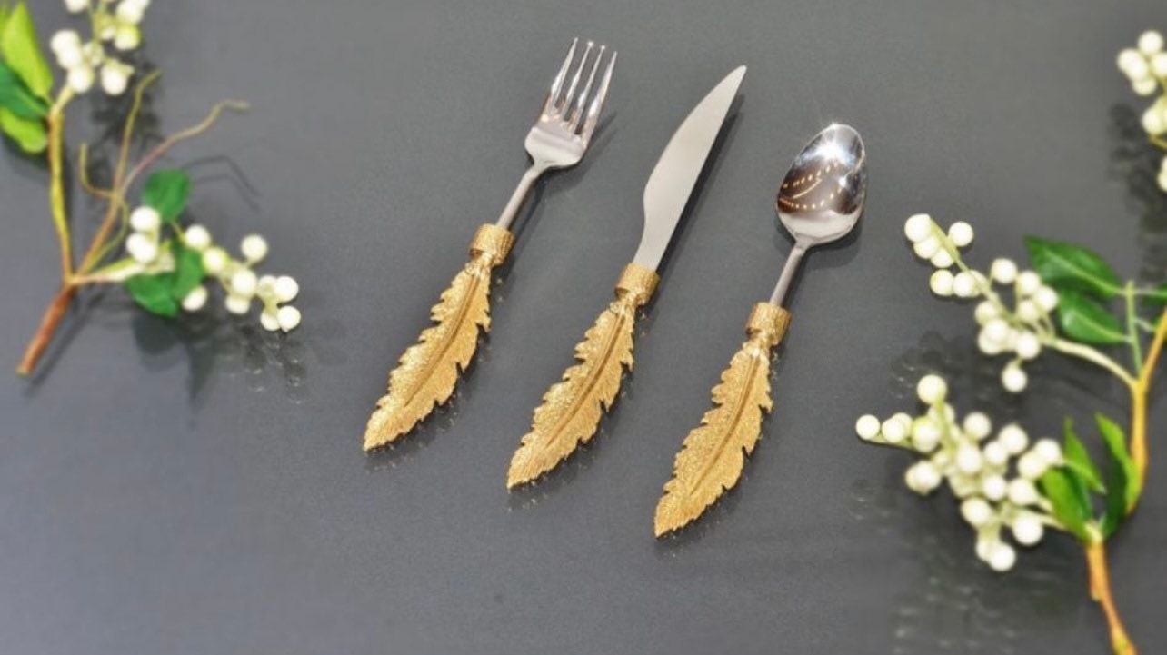 Luxury gold 18 piece cutlery set