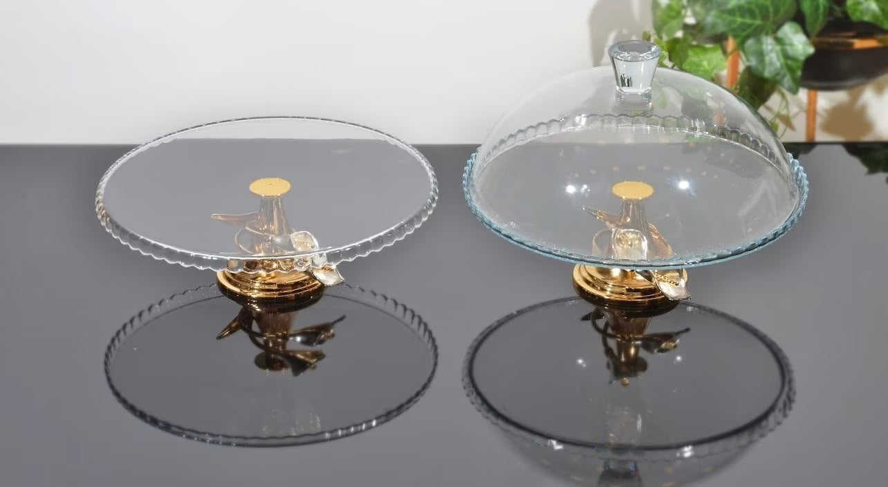 Cake stand with dome lid